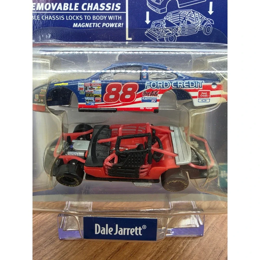 Winner's Circle Dale Jarrett 88 Ford Credit Tech Series 1/64 Diecast 1998 New